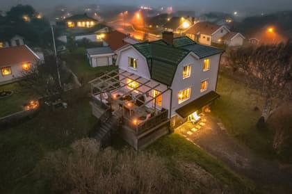 Trollbärsvägen 1, Västkusten