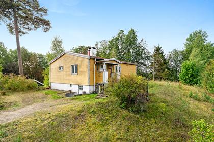 Offerplatsvägen 2, Floda