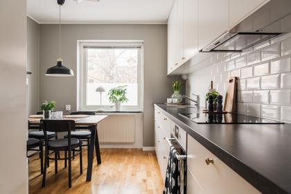 Kolmilavägen 12B, Centrum