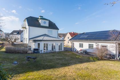 Roseniigatan 11, Byttorp