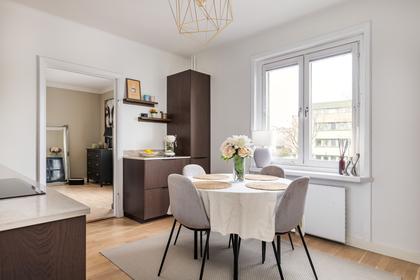 Västra vägen 5A, Centralt