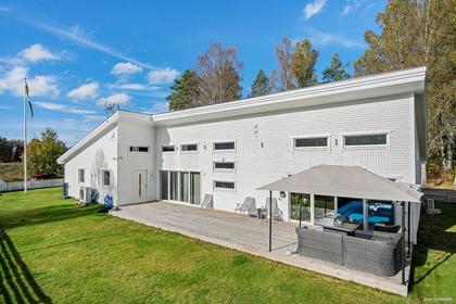 Västra Järnvägsgatan 30, Smålandsstenar