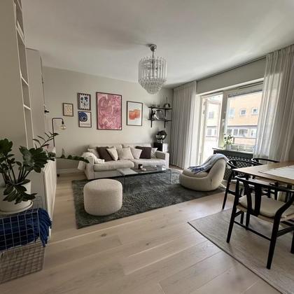 Vegagatan 8, Centrala