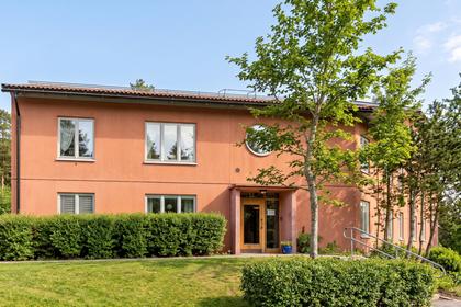 Vaktstigen 11, Segeltorp