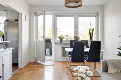 Trollebergsvägen 38B, Väster