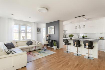 Mittfältsgatan 5, Råsunda
