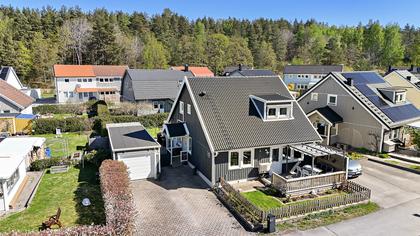 Adjutantgatan 18, Glömsta