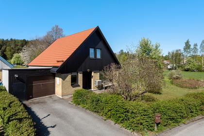 Ungdomsvägen 7, Gribbylund