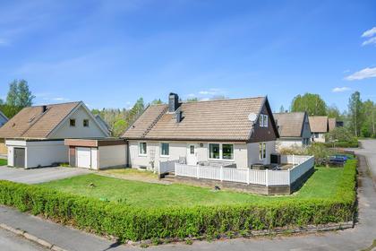 Tre Systrars väg 4, Bråten