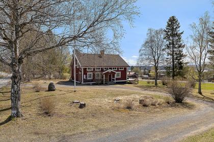 Täng 105, Ås