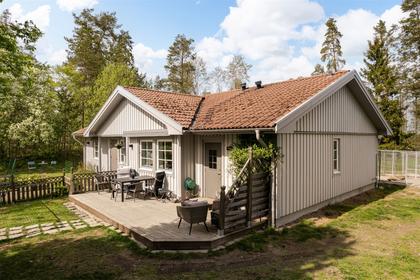 Överbergevägen 29, Idenor