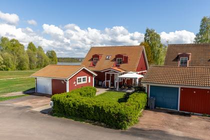 Falkvägen 22, Utmeland