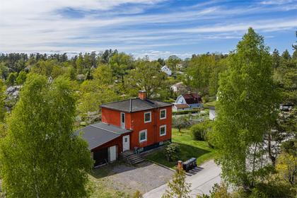 Österlidsvägen 6, Överum