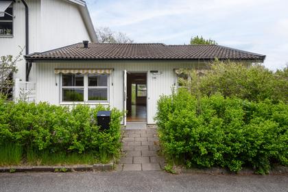 Ullas Lyckas väg 139, Livered