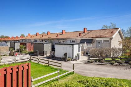 Körsbärsgatan 4B, Kinna
