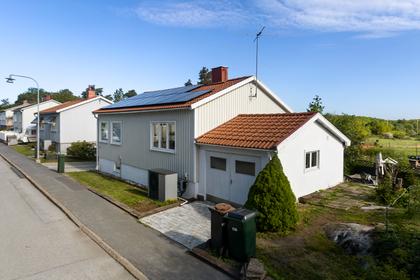 Jordgubbsvägen 15, Eneby