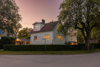 Ålandsvägen 12, Enskedefältet