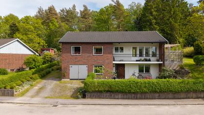 Rosenvägen 23, Hälle