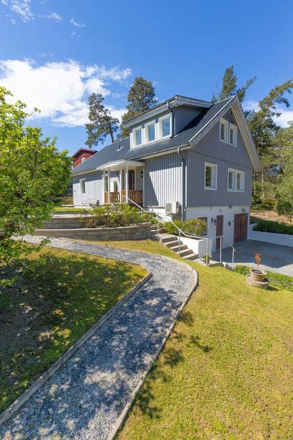 Fyrklöversbackarna 17, Hässelby Södra Villastad