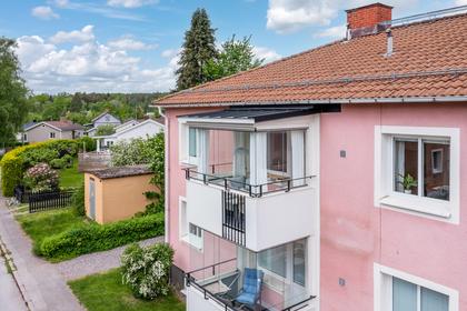 Ahlbergers väg 8, Högbrunn