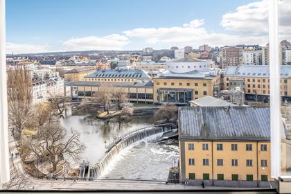 Garvaregatan 4B, Centralt