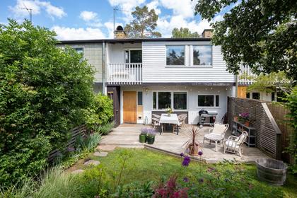 Kurirgatan 9, Hässelby Gård