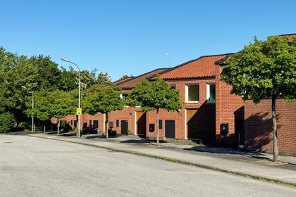 Tinghögsvägen 90, Monumentet