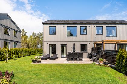 Punktstigen 3B, Högmora