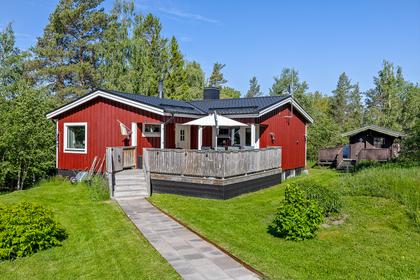 Falkvägen 8, Ekskogen