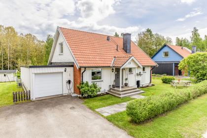 Rävbergsvägen 13, Vad