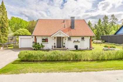 Rävbergsvägen 13, Vad