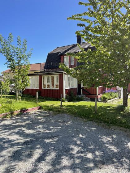 Kyrkotorp 17, Centralt
