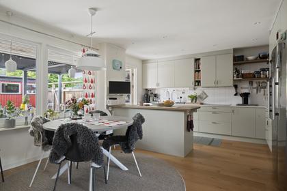 Breda vägen 54, Enebyberg