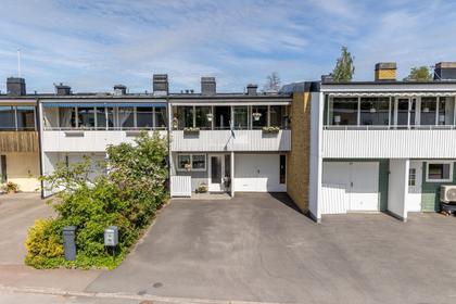 Långängsvägen 33, Centralt