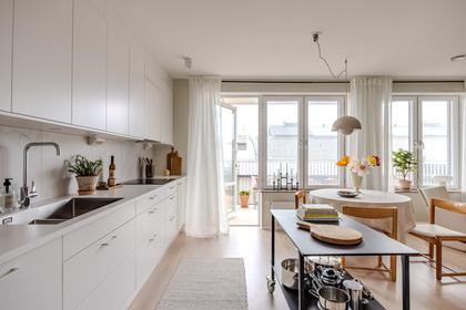 Guldkällegatan 40, Sandarna