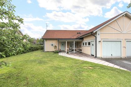 Hovslagaregatan 9, Österbybruk