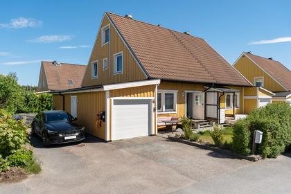 Oxdansvägen 1, Brunna