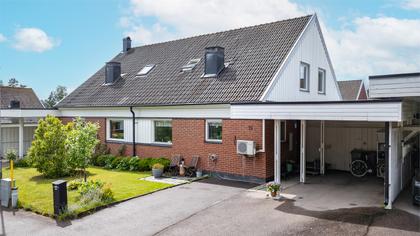 Gräshoppvägen 19, Treabackarna