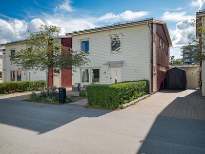 Norra Årvägen 21, Brunnby Park