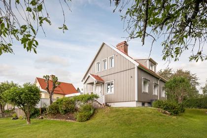 Bivägen 4, Källegården