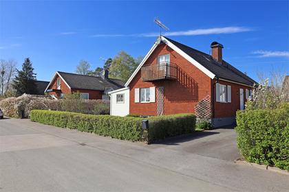 Tovas väg 8, Kistegårdsområdet