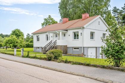 Skyttevägen 19, Centralt