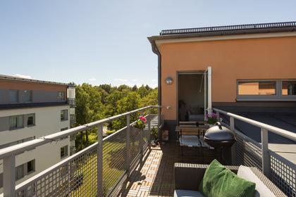 Stora Kvinns väg 60, Älvsjö