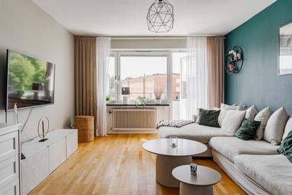 Hjälmgatan 8, Centrum
