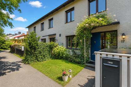 Sjöbacken 17, Hässelby