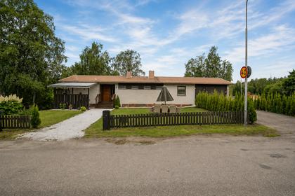 Strängvägen 8, Bosvedjan