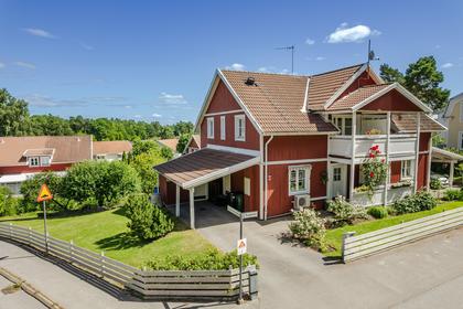 Åsgatan 1A, Centralt