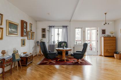 Hovsgatan 7B, Centrum