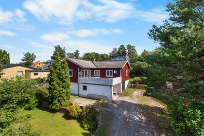 Enbacken 38, Tumba