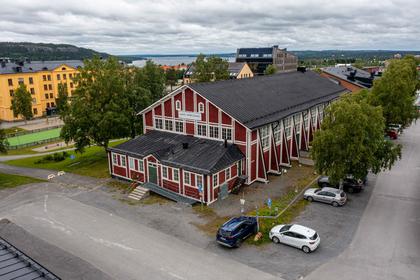 Infanterigatan 30, Centralt